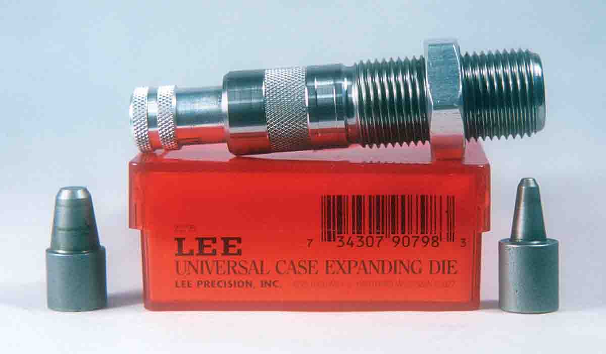 A Lee Universal Case Expanding Die was used to bell case mouths for cast bullets.